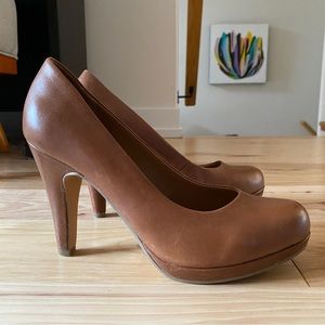 Camel Brown Jessica Simpson Heels Size 7.5